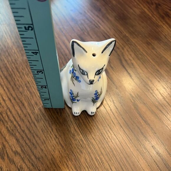 Avon vintage Ceramic Cat pot pouri pomander Figurine with Blue Floral Design - Picture 7 of 8